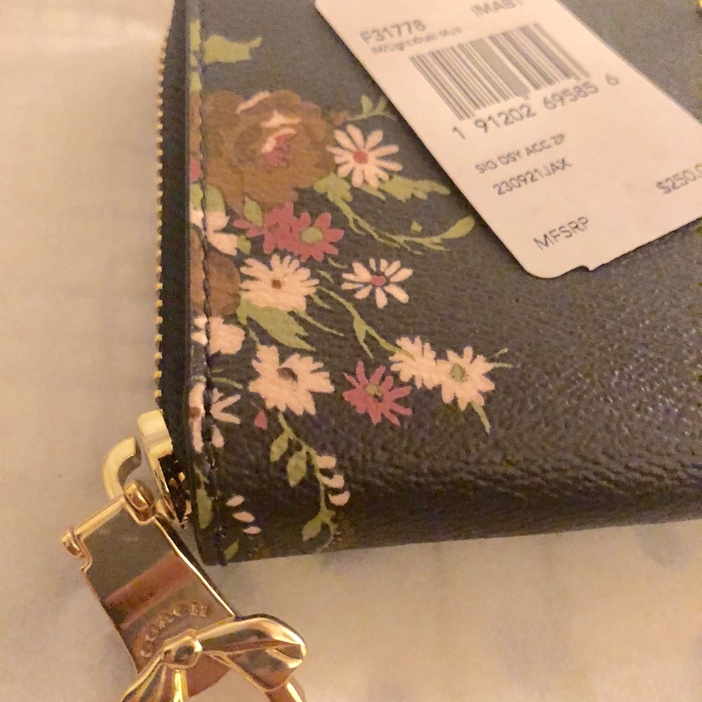 Authentic Coach Wallet - Picture 8 of 8
